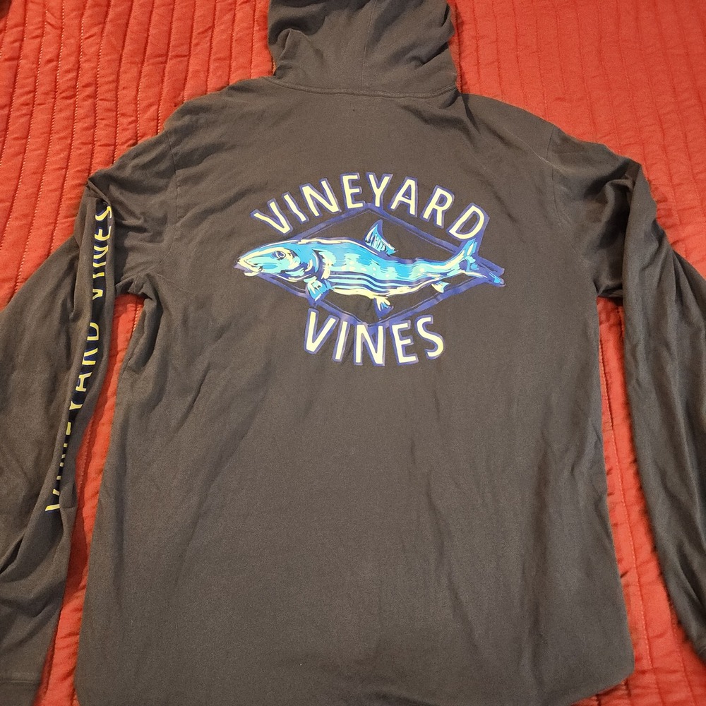 F14 Vineyard Vines Men Small Gray Long Sleeve Hooded Graphic T-Shirt Fish Pocket